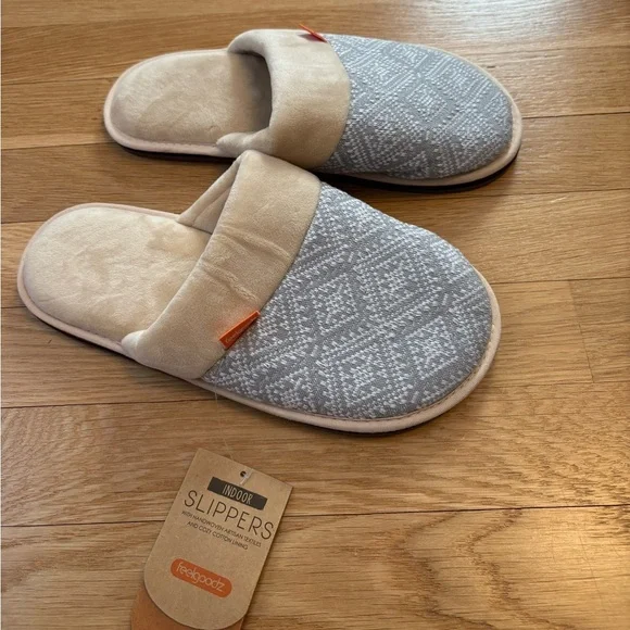 Feelgoodz Indoor Slippers Grey Size Medium (8-9) NWT - Picture 1 of 4
